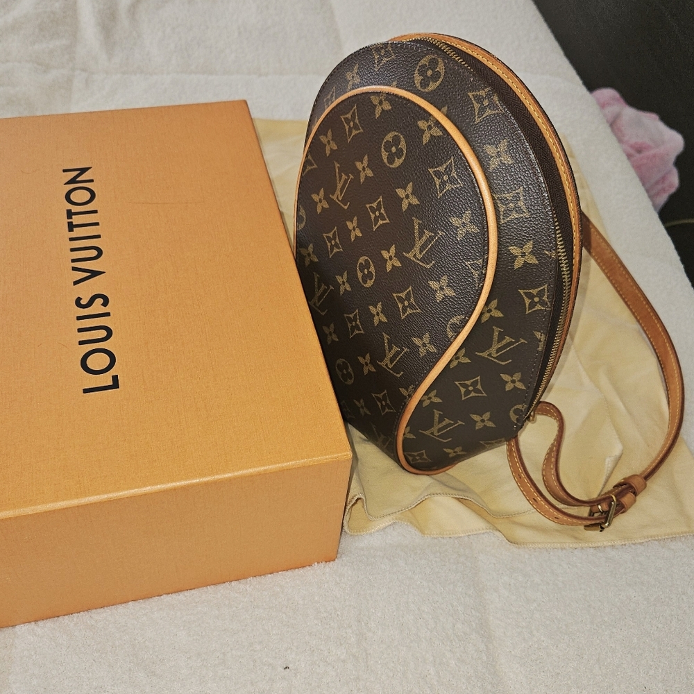 Louis Vuitton Ellipse Black and Brown Monogram Backpack. - Picture 3 of 7